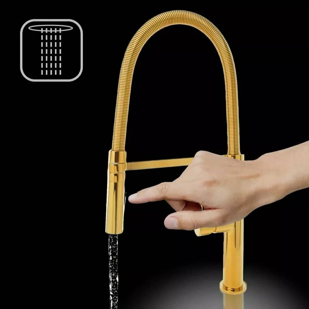 Mitigeur de cuisine Luxury Gold finition or, coloris Or installé en cuisine